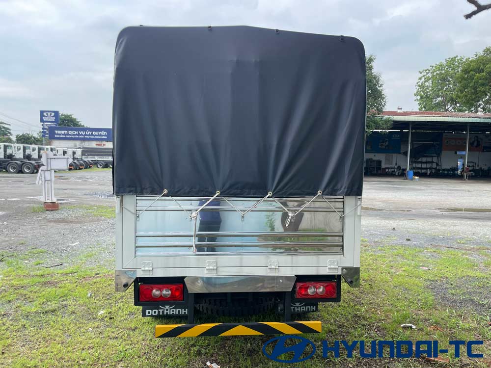 Giá xe tải 2.5 tấn IZ250 thùng mui bạt Đô Thành